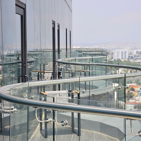 Baruk Guadalajara Hotel De Autor Exteriér fotografie A glass balustrade