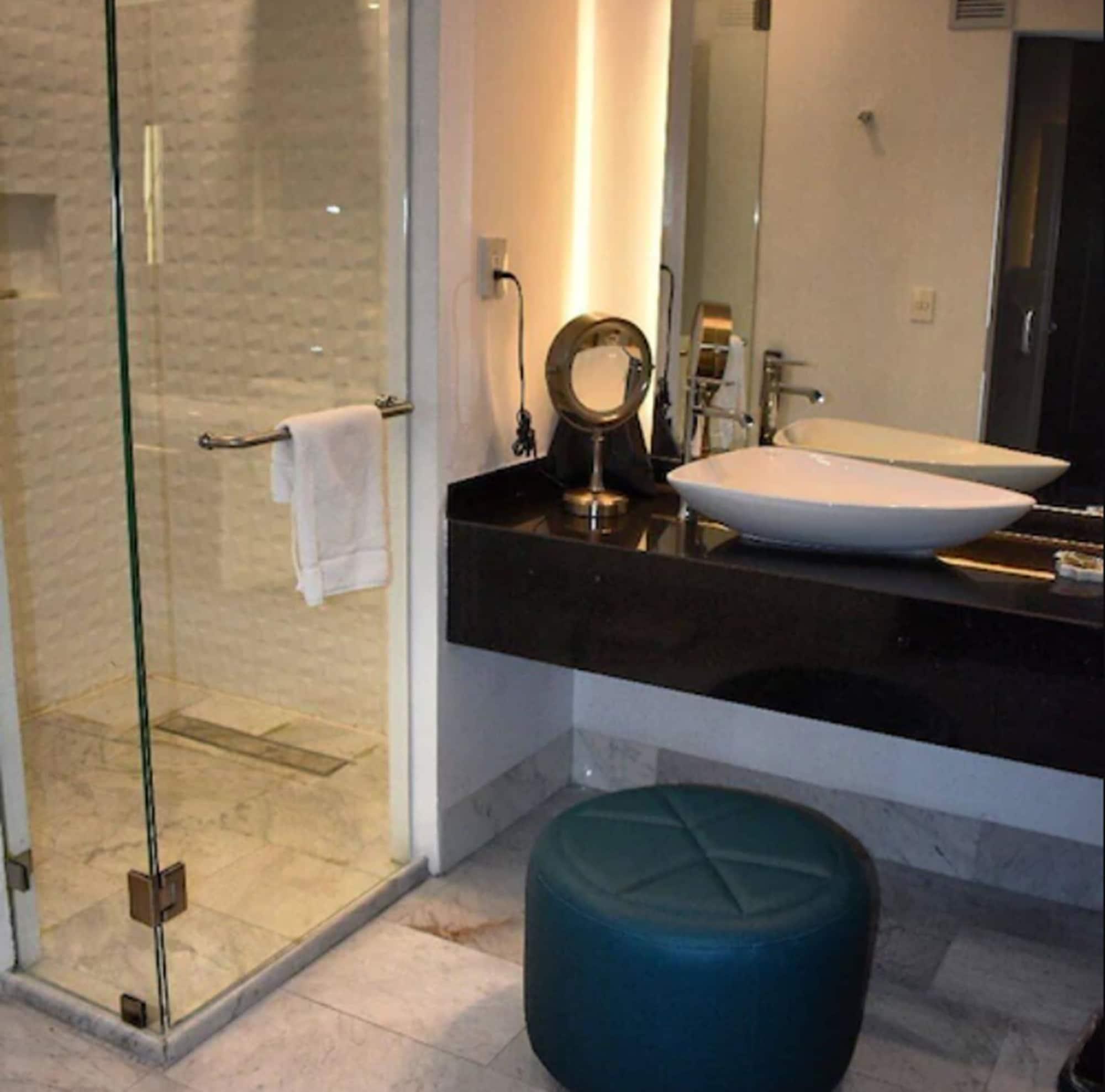 Baruk Guadalajara Hotel De Autor Exteriér fotografie A bathroom in a hotel
