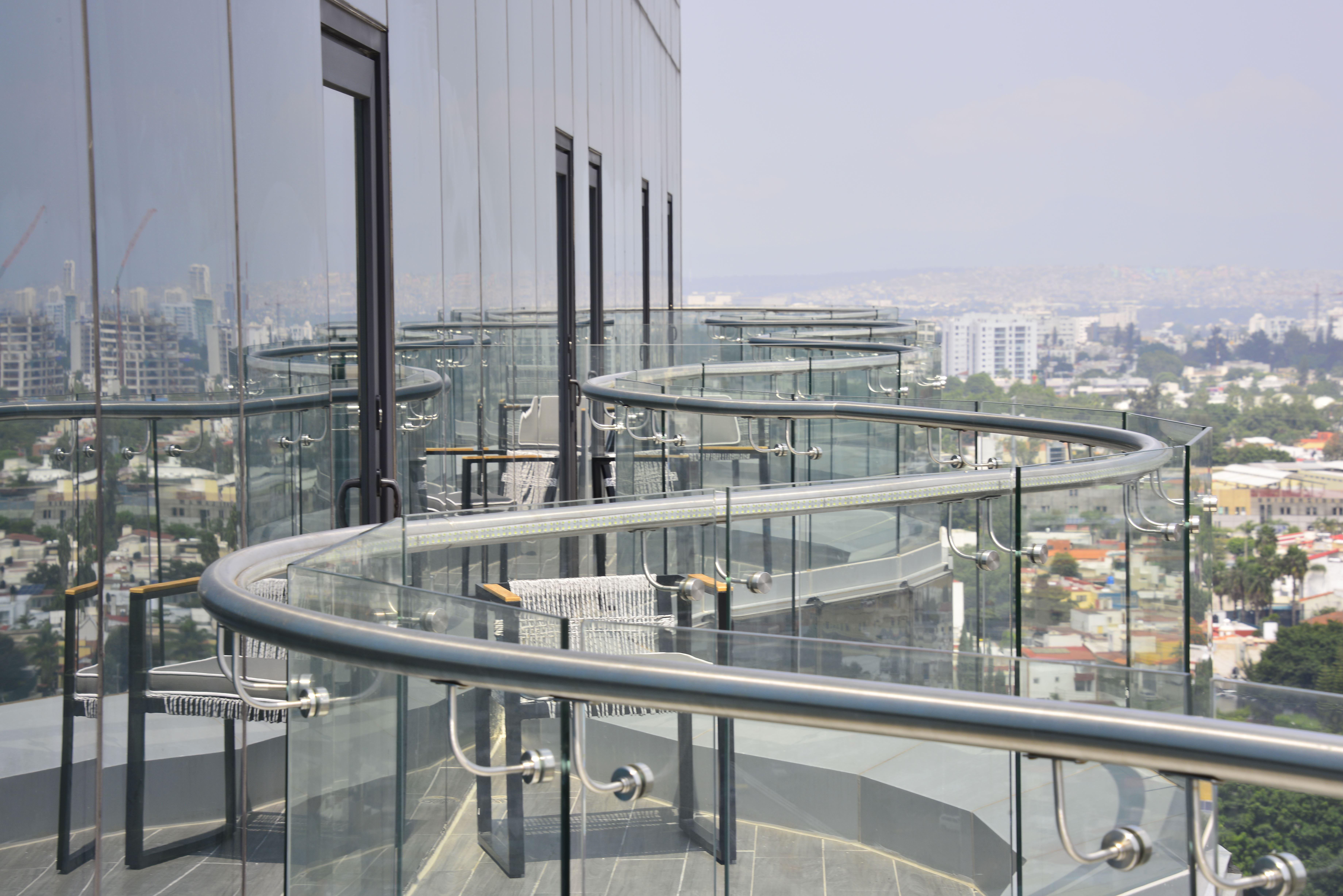 Baruk Guadalajara Hotel De Autor Exteriér fotografie A glass balustrade