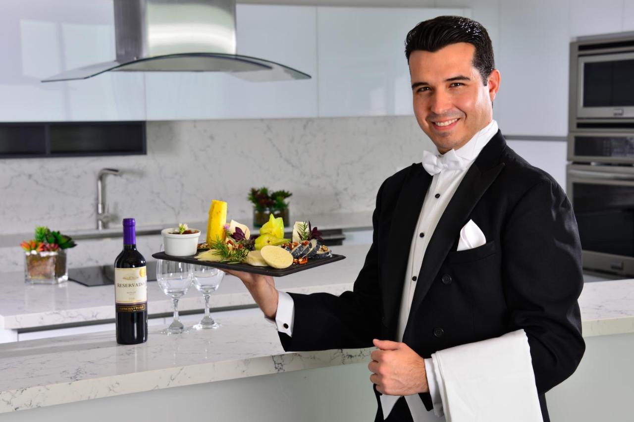 Baruk Guadalajara Hotel De Autor Exteriér fotografie A butler in a modern kitchen