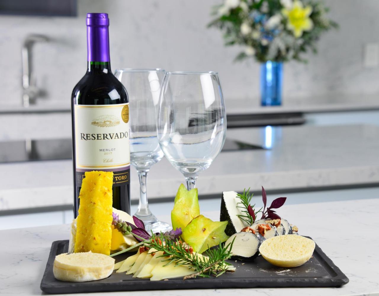 Baruk Guadalajara Hotel De Autor Exteriér fotografie A wine and cheese pairing